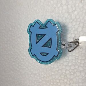 *Set* Badge Reel Tar Heels